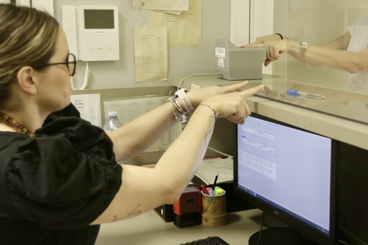 Justícia modernitza la compareixença periòdica d'investigats als jutjats i incorpora la signatura amb empremta dactilar