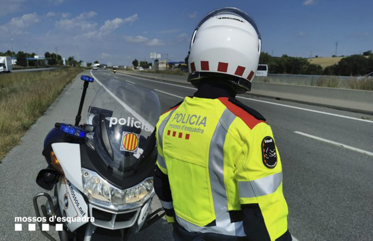 Detingudes dues persones per robar la càrrega del remolc d'un camió a l'àrea de servei de Rodonyà