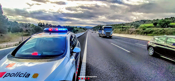 Un camioner mor en un xoc entre tres camions a l’AP-7 a Santa Oliva