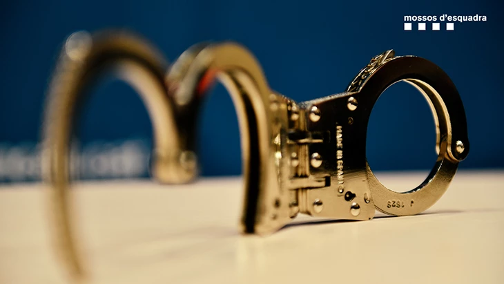 Detingut un veí de Xerta per atracar amb una arma l'oficina bancària de CaixaBank del poble