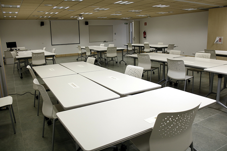 Polèmica a la UVic pel cas d'una estudiant que denuncia ser víctima de 'bullying' per part d'uns companys