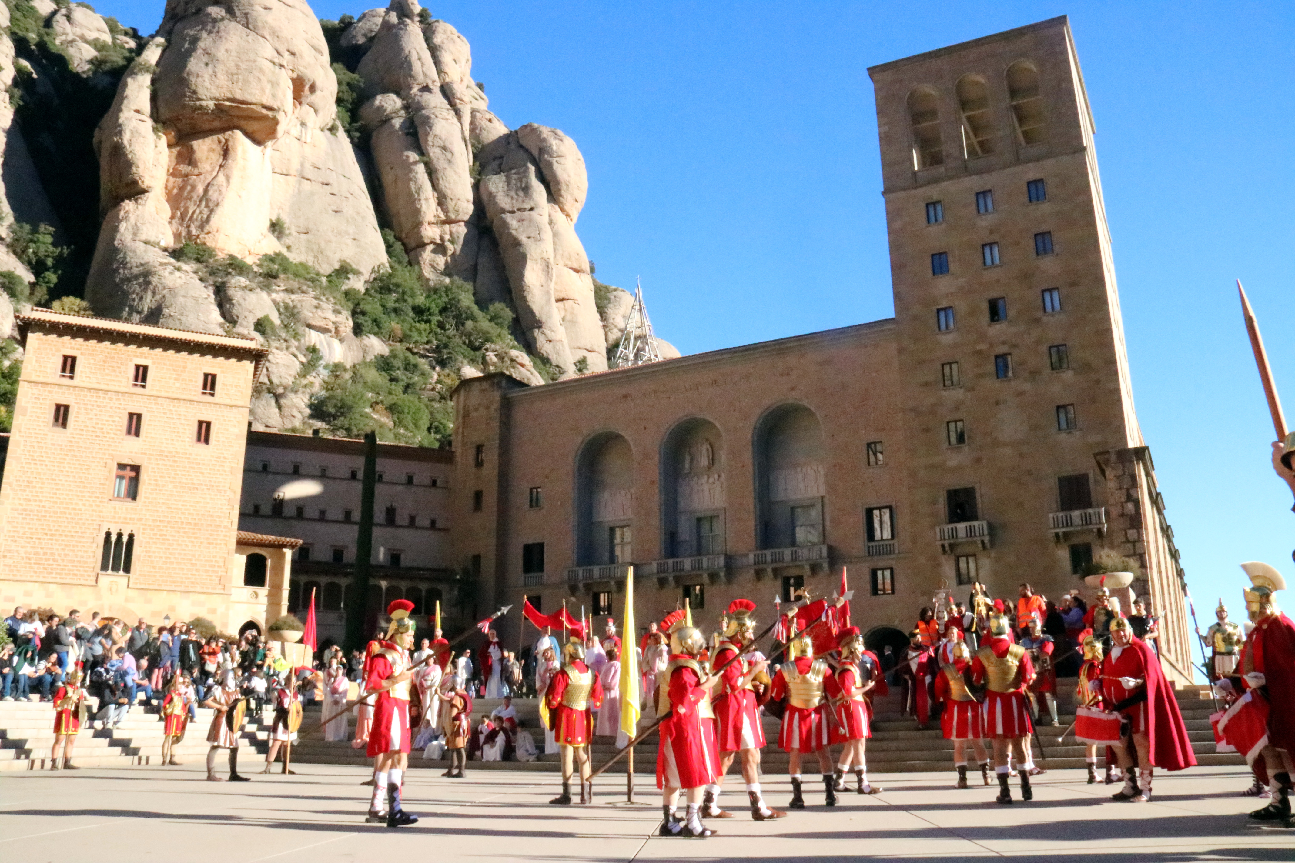 Més de 900 figurants d'arreu del país protagonitzen un pessebre vivent gegant a Montserrat: "Això és únic i irrepetible"