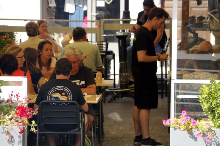L’ocupació torna a fixar un rècord al juliol i segueix per sobre dels 3,9 milions malgrat el repunt de l’atur