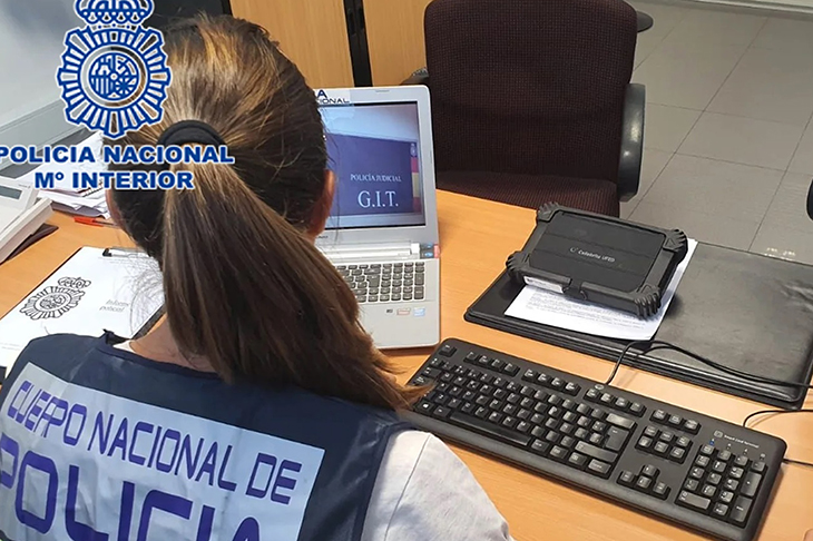 Detenen a Vic un home que utilitzava documentació falsa per obrir-se un compte bancari i fer tràmits