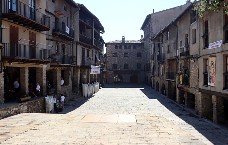 L'Ajuntament de Bagà aprova el projecte definitiu de restauració de la plaça porxada Galceran de Pinós