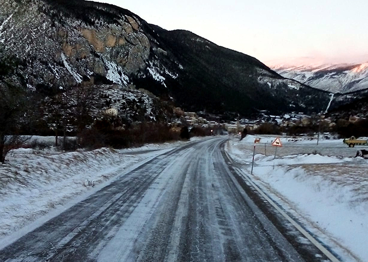 Una seixantena d'alumnes de l'alt Berguedà afectats per la suspensió de línies de transport escolar per la neu i el gel