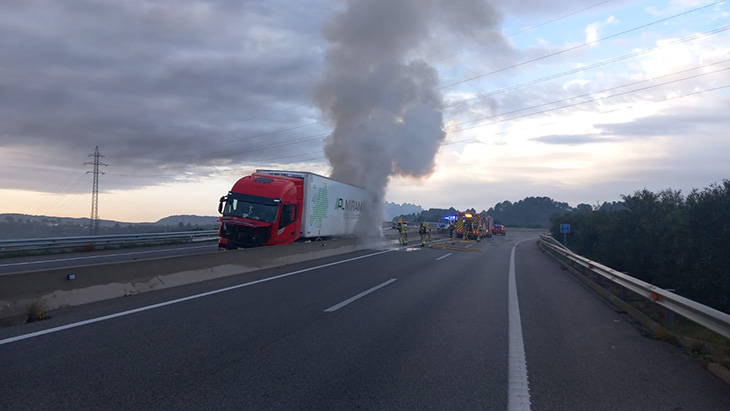 Mor el conductor d'un turisme en un sinistre amb un camió a la C-25 a Manresa