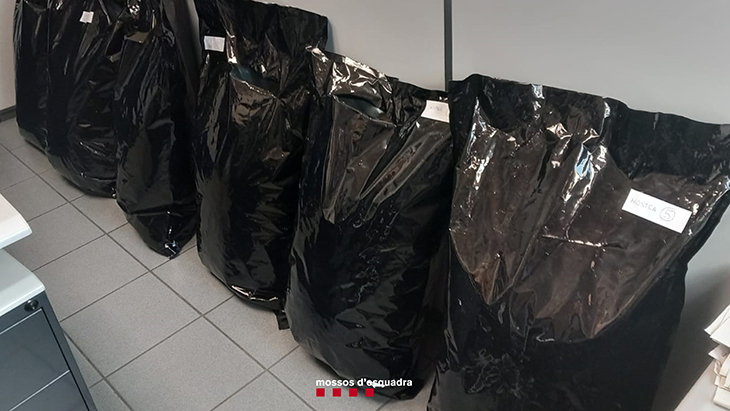 Detenen un home a Seva per portar al cotxe sis sacs amb 22 quilos de marihuana