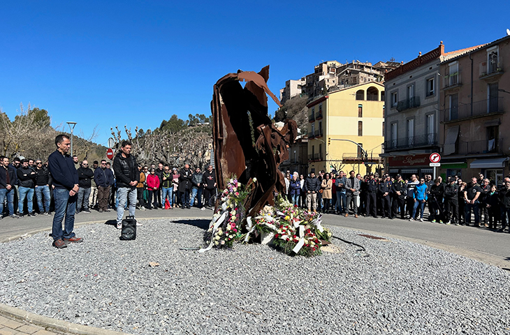 Súria guarda un emotiu minut de silenci en record als tres treballadors morts a la mina per un despreniment