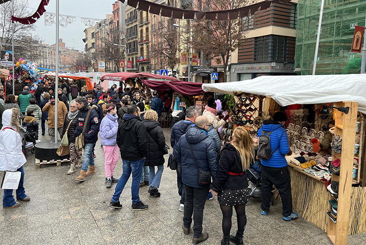 Vic recupera l'esplendor del Mercat Medieval: "Venim cada any, és una cita obligada"