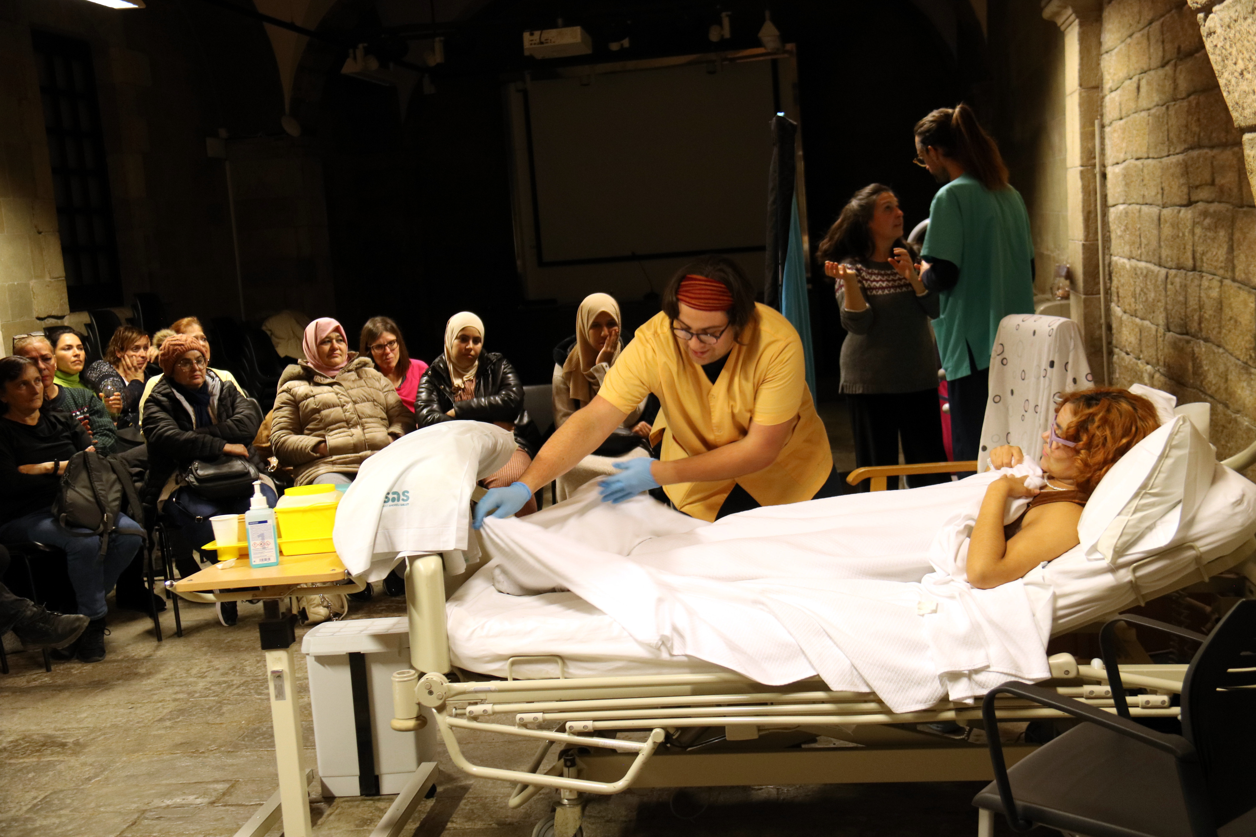 Manresa acull una iniciativa per ensenyar al personal sanitari a empatitzar amb el pacient a través del teatre