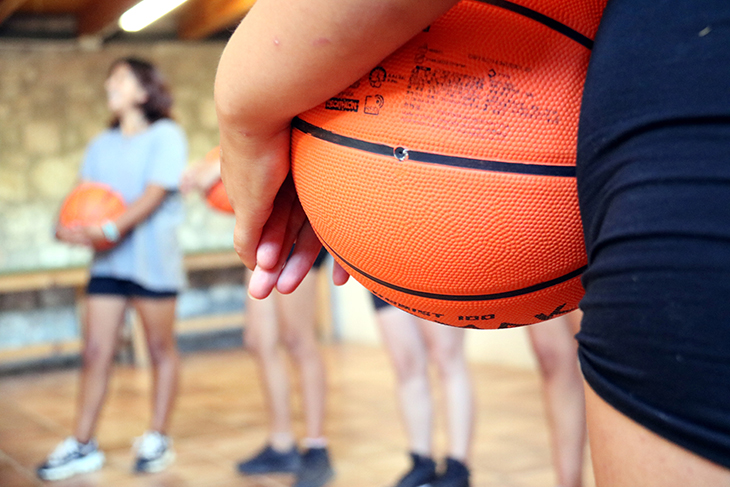 Lluitar contra l’estigma fent música amb pilotes de bàsquet, el projecte Basket Beat arriba per primer cop al Berguedà