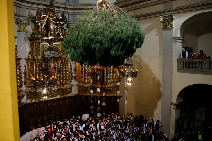 Centelles viu la tradicional Festa del Pi amb uns 350 galejadors i uns 266 kg de pólvora