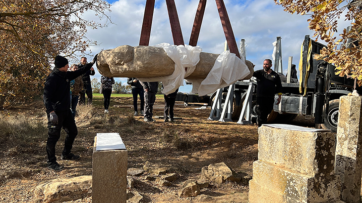 Les esteles i menhirs del Solsonès retornen al seu emplaçament original després de ser restaurats