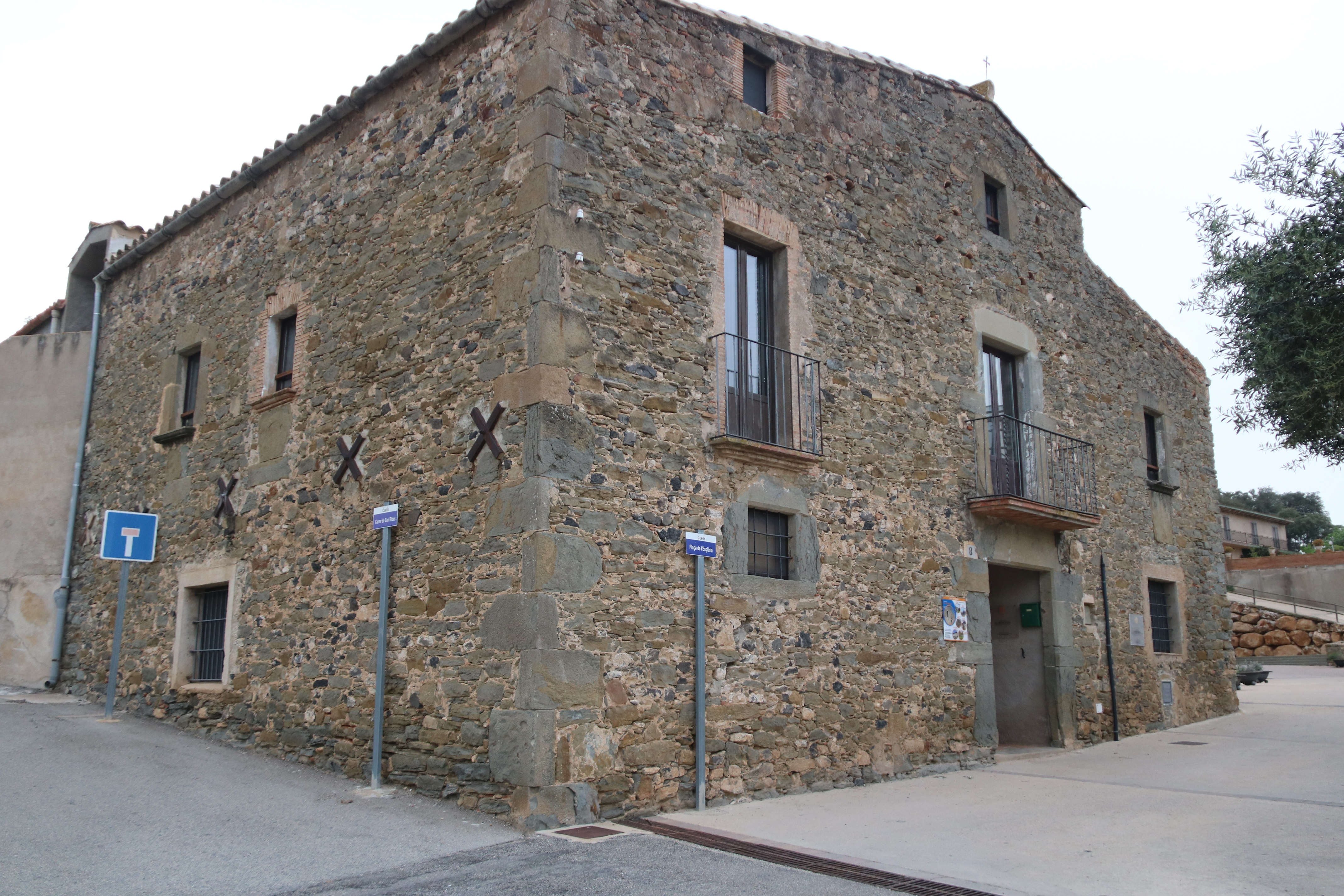 L'Ajuntament de Foixà i els veïns rebutgen que el Govern destini una casa de colònies a acollir menors no acompanyats