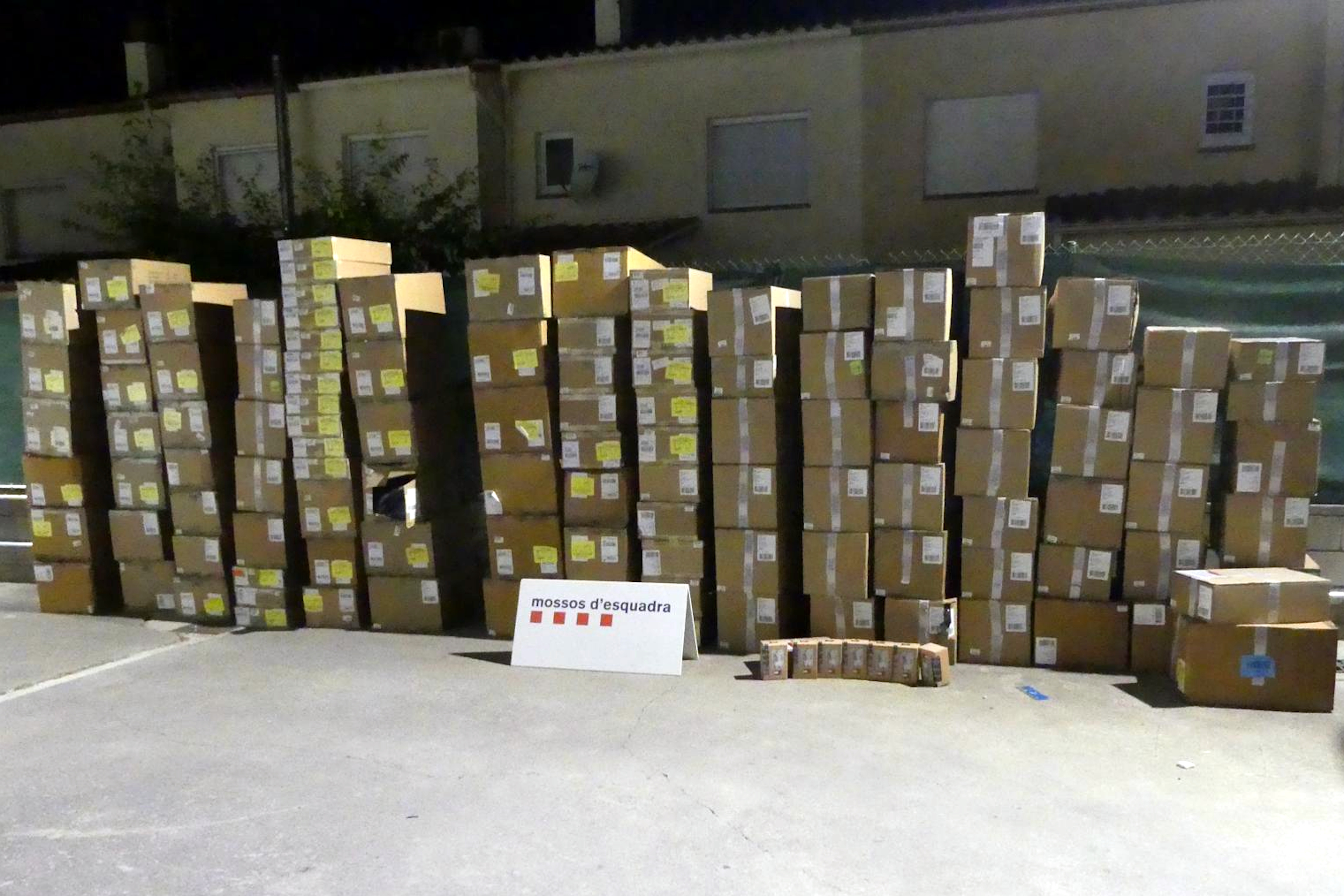 Detenen dos lladres que van robar 124 caixes de roba d'un camió a Vilademuls i van protagonitzar una persecució a l'AP-7