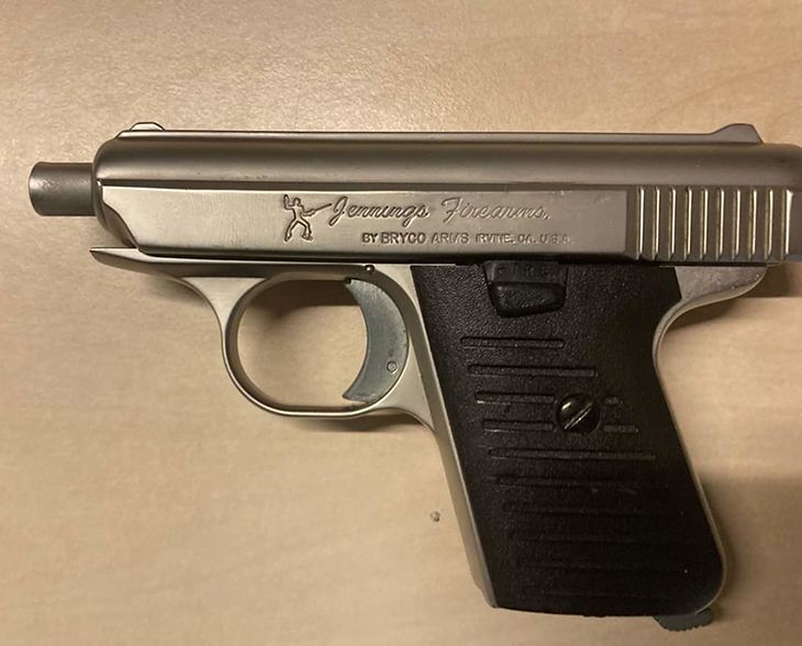 Detingut un home a Empuriabrava que anava exhibint una pistola al carrer