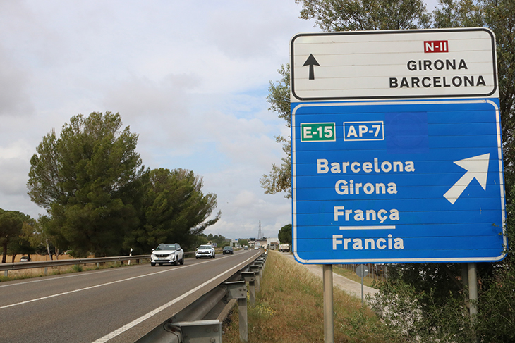 Mor un motorista en una col·lisió amb un camió a l’N-II a Vilamalla