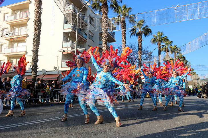 Disbauxa amb 4.500 participants d'unes 70 colles: Platja d'Aro recupera al 100% la gran rua i els actes del Carnaval