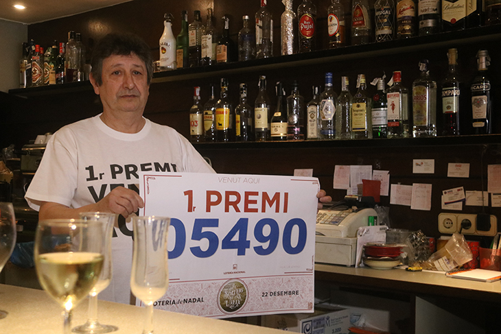 L'administrador de loteria de Platja d'Aro que ha venut tres dècims de la grossa: "No sabem a qui però estem contents"