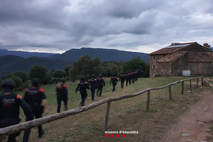 Detenen sis homes que vivien en un campament al bosc per protegir una plantació de marihuana a Susqueda