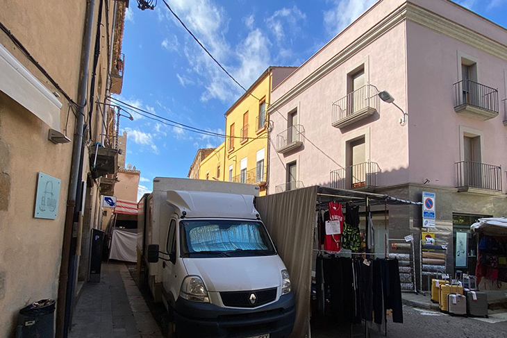 La Policia Local enxampa un home que havia comès diversos furts al mercat setmanal de la Bisbal d'Empordà