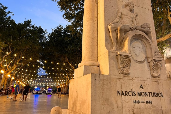 Tretze denúncies i un detingut en un nou dispositiu policial a la Rambla de Figueres