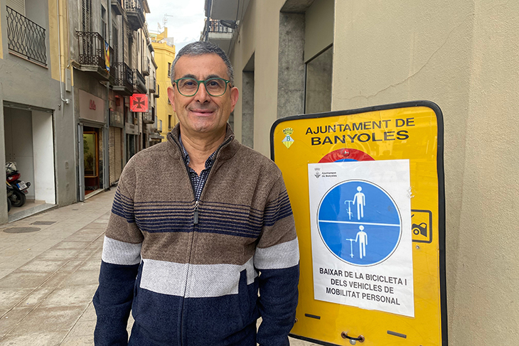 Banyoles impulsa una prova pilot per limitar bicicletes i patinets elèctrics al mercat setmanal