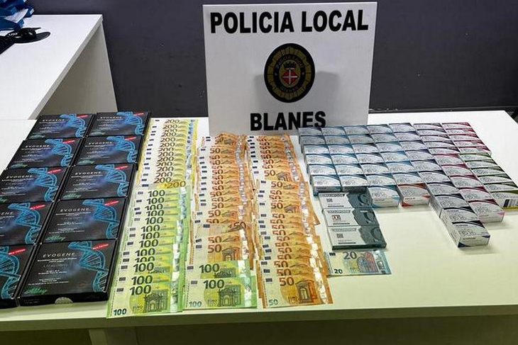 La Policia Local de Blanes deté dos homes per dur anabolitzants valorats en 6.000 euros i prop de 7.000 euros d'efectiu