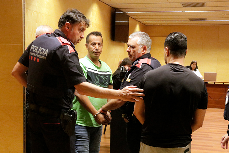 Absolt d'assassinat un dels dos acusats de matar a ganivetades l'home trobat al maleter del seu cotxe a Roses