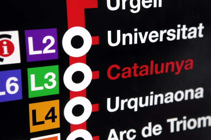 Detenen un home per apunyalar un usuari del metro de Barcelona a qui volia robar la cartera