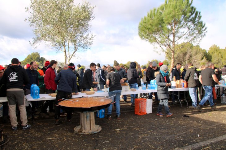 Veïns de l'Alt Empordà s'afegeixen a la protesta pagesa a l'AP-7 a Pontós