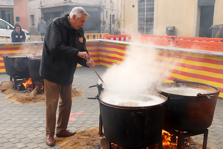 Vidreres celebra el tradicional ranxo amb una perola més i serviran uns 3.000 litres de sopa
