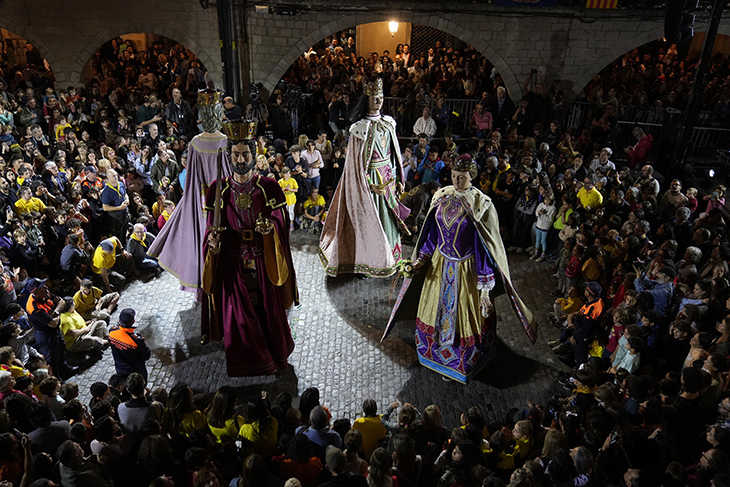 Xargay, Palau i Jordana reivindiquen l'esport femení i l'aniversari de Fontajau en el pregó de les Fires de Sant Narcís