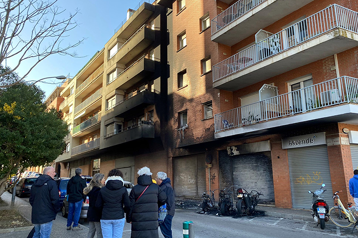 La Policia Municipal li atribueix aquests incendis i un altre de principis de febrer per les imatges de diverses càmeres