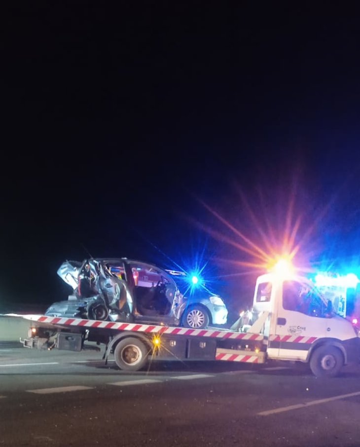 Un crític i set ferits de menys gravetat en un accident entre dos vehicles a l'AP-7 a Aiguaviva