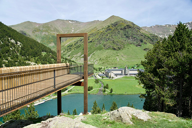 La Vall de Núria arrenca la temporada d'estiu amb l'estrena un nou mirador amb vistes al llac