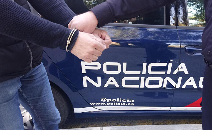 Detenen un home a Banyoles per fer catorze trucades falses d'amenaça de bomba al llarg de dos anys