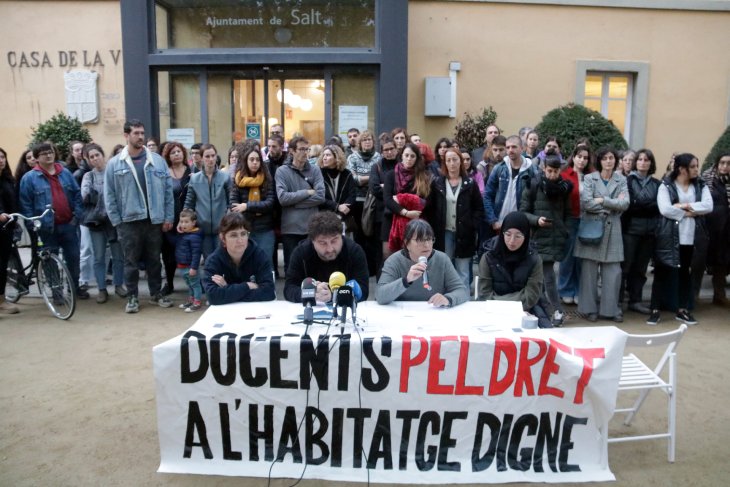 Docents de Salt exigeixen aturar els desnonaments i evitar que hi hagi alumnes "abocats al sensellarisme"