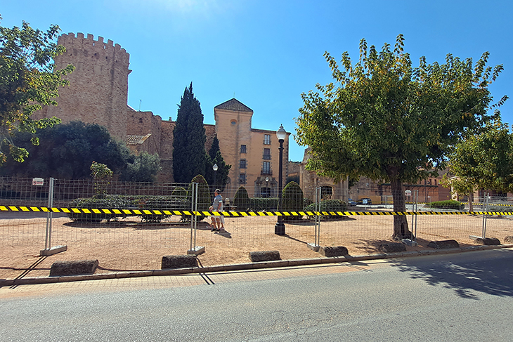 Comença la reforma de la plaça del Monestir de Sant Feliu de Guíxols, l'avantsala del futur Museu Thyssen