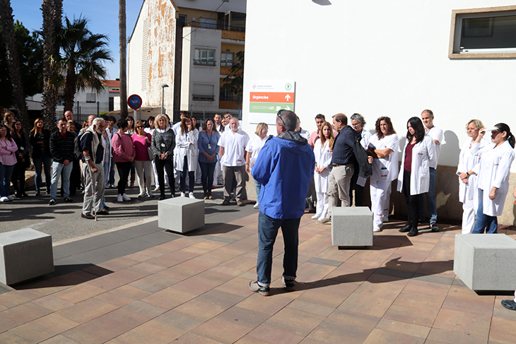 Una seixantena de treballadors es concentren a l'hospital de Palamós en suport a dos metges palestins