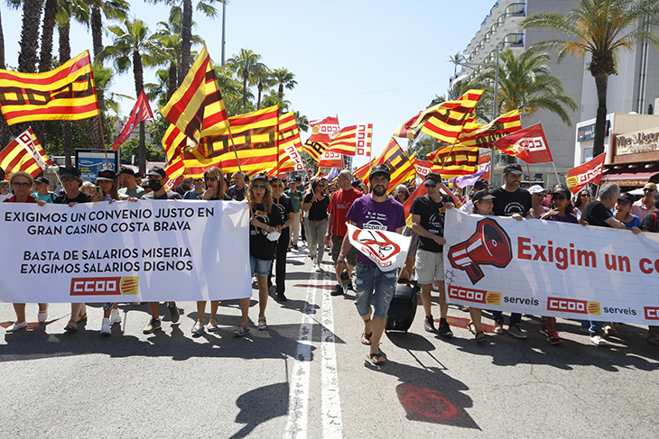 Unes 200 persones es manifesten a Lloret de Mar