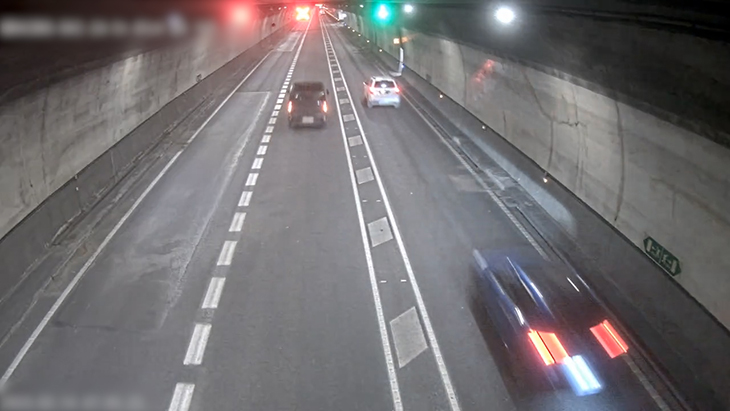 Detenen un jove sense carnet de conduir per fer avançaments perillosos dins el túnel de Bracons