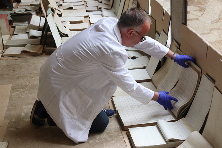 L'Arxiu Històric de Girona rebaixa de 700 a 320 les caixes de documents del segle XX afectades per les filtracions