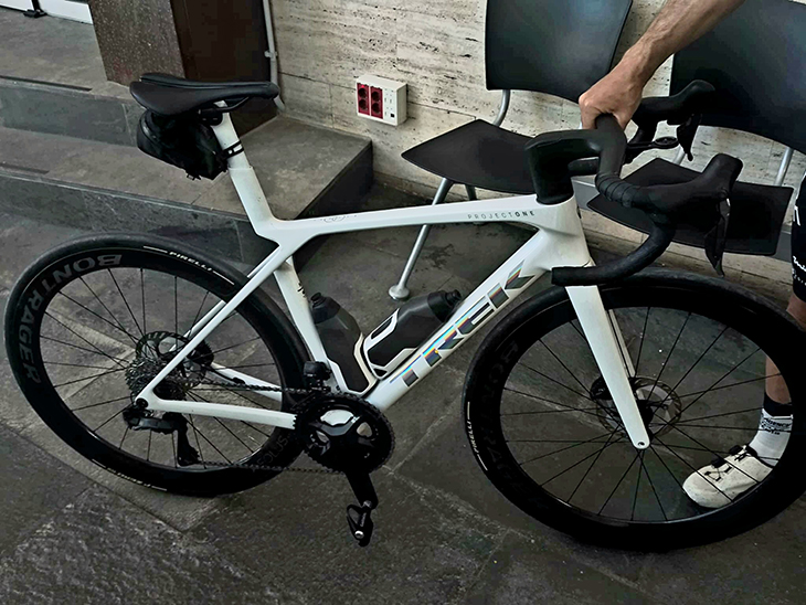 Roba una bici valorada en 12.000 euros a una turista fora d'una cafeteria de Girona i l'enxampen poc després