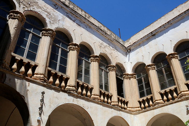 masia centenària Can Guineu