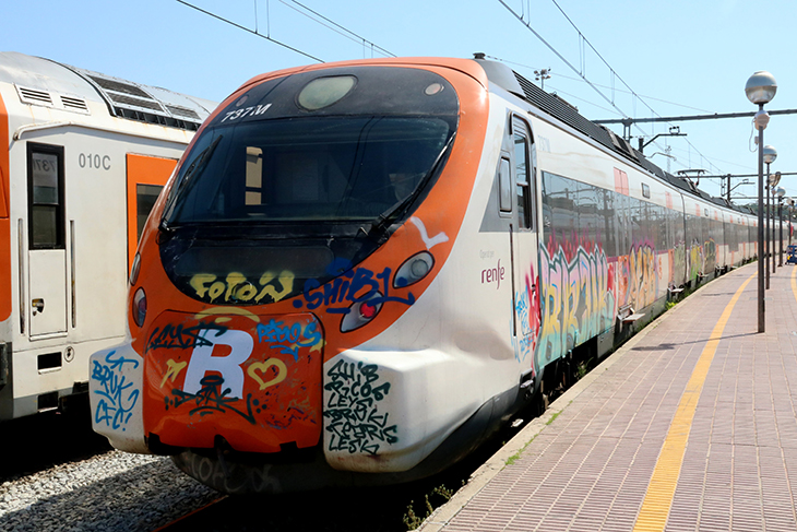Un acte vandàlic obliga a transbordar els passatgers d'un tren entre Vilanova i Cubelles