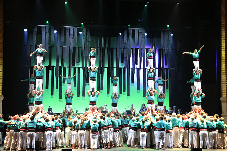 Els Castellers de Vilafranca omplen el Liceu per celebrar els seus 75 anys