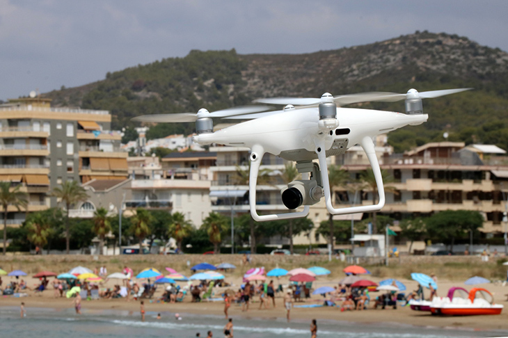 Calafell sobrevola les platges amb dron per avaluar l’eficàcia de les mesures de renaturalització
