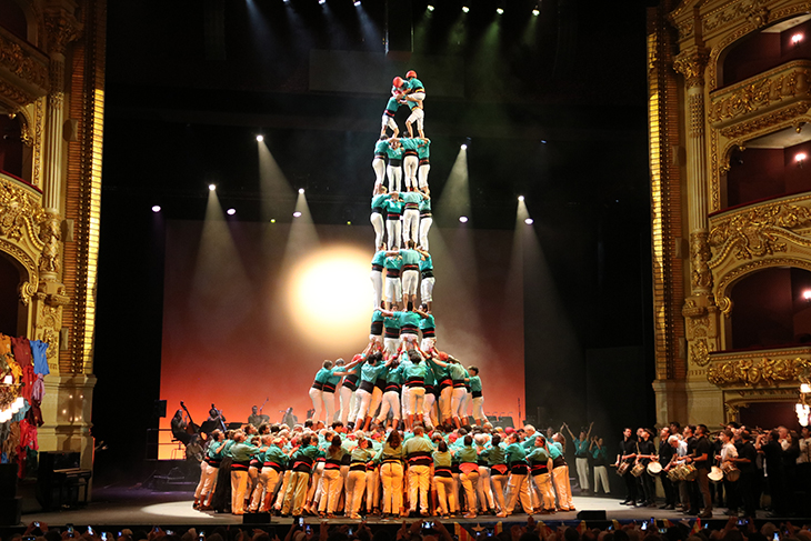 Els Castellers de Vilafranca omplen el Liceu per celebrar els seus 75 anys